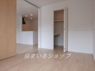 広島市安佐北区亀山２丁目のアパートの寝室|ウォークインクローゼットあり