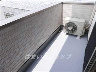 広島市安佐北区亀山２丁目のアパートのバルコニー