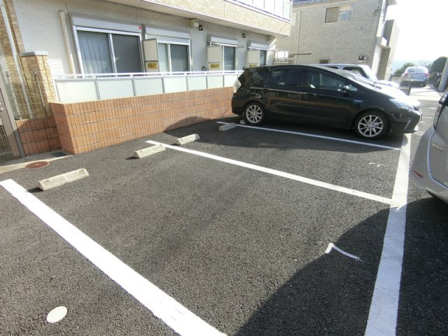 リブリ・アザレアの駐車場