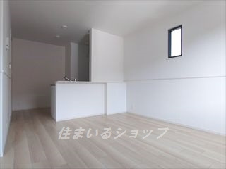 安芸高田市吉田町国司のアパートの居間・リビング