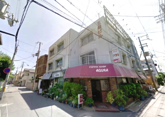 三居ビルの外観