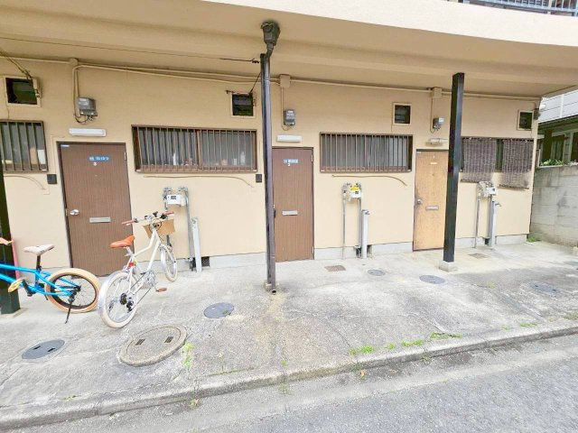 三条三和ハイツのエントランス
