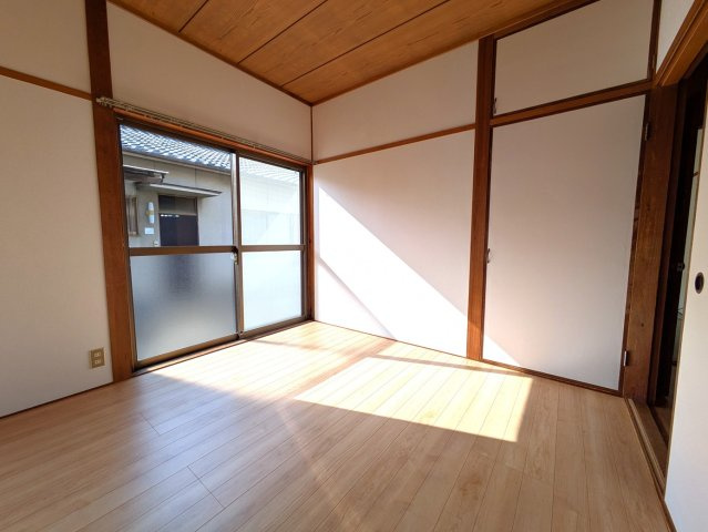 平福２丁目借家の洋室|落ち着いた色調の洋室です