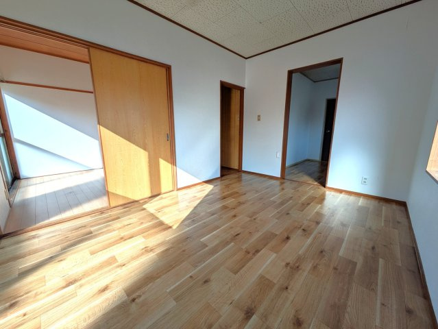 平福２丁目借家の居間・リビング|おしゃれな居間です