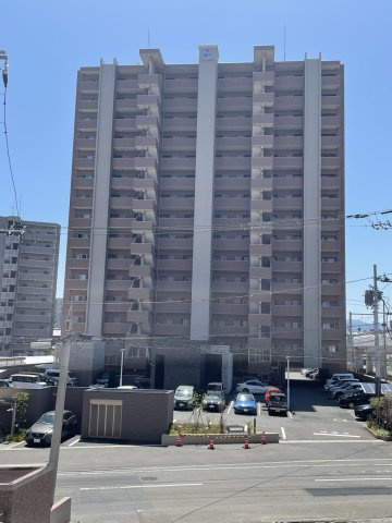 アルファステイツ竹原の外観|重厚感のあるマンション外観です