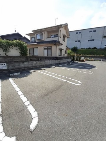 プリムラの駐車場|カースペースがあります