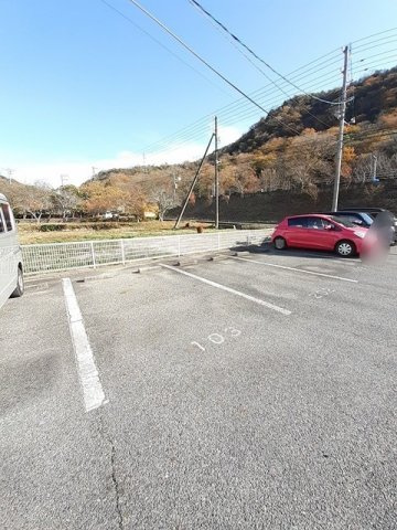 メゾン横山の駐車場|駐車場に車を止められます