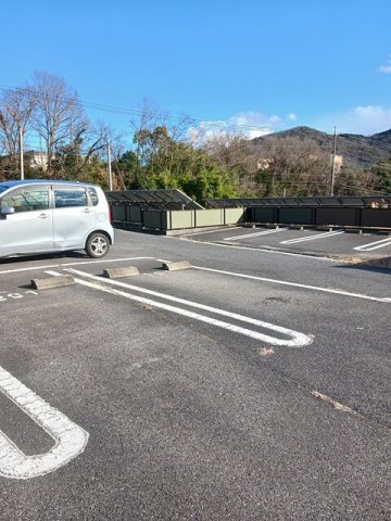 アルモニーの駐車場|駐車場があるので、車を買う予定の方も安心です