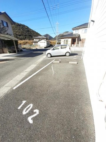 クレスト－ル福田の駐車場|カースペースがあります