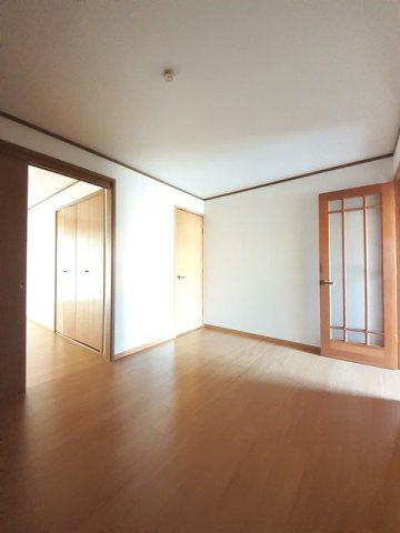 クレスト－ル福田の居間・リビング|ゆったりとした居間です