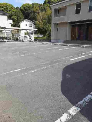 テラース磯上Ｂの駐車場|カースペースがあります
