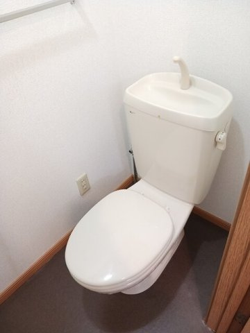 メゾン横山のトイレ|清潔感のあるトイレです