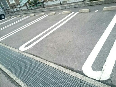 【駐車場】 | サンライズＴ　Ｃ棟 | 駐車場に車を止められます