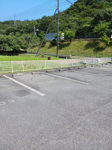 メゾン横山の駐車場|駐車スペースもあります