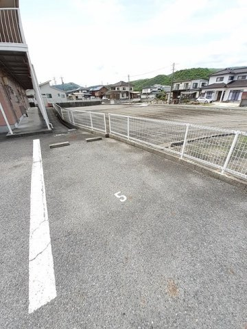 サンシティ臼井Ａの駐車場|カースペースがあります