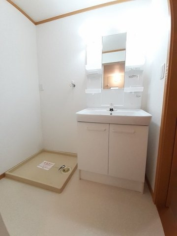 メゾンフォレスタＣ棟の洗面所|忙しい朝には欠かせない洗面所です
