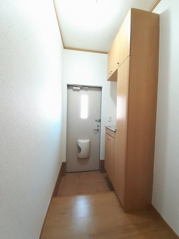 メゾンフォレスタＣ棟の玄関|ゆったりとした玄関です
