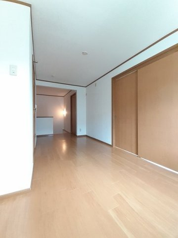 ビュウ・エステートＡの居間・リビング|こちらの居間で趣味の時間をお楽しみください