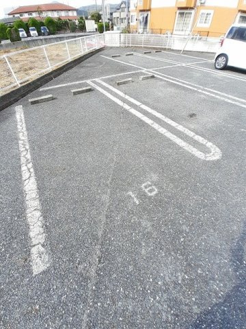 サンシティー臼井Ｃの駐車場|駐車場完備です