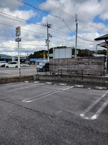 アルモニー和気の駐車場|車をお持ちの方に嬉しい駐車場付きの物件です