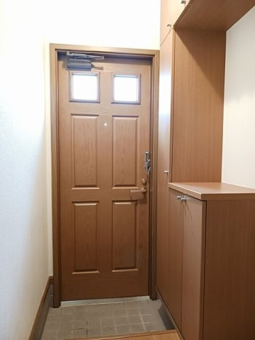 クレストール長船Ａの玄関|明るい玄関です