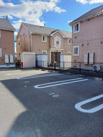 ジュネスコートＹの駐車場|車をお持ちの方に嬉しい駐車場付きの物件です