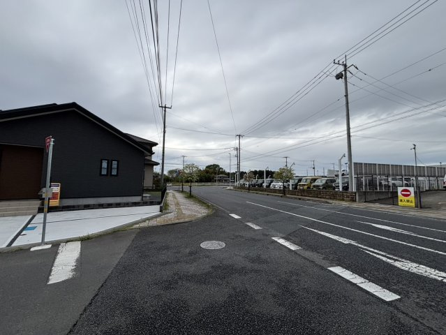 水戸市内原1丁目　新築戸建の前面道路含む現地写真
