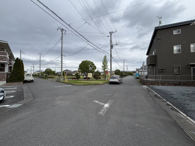 水戸市内原1丁目　新築戸建の前面道路含む現地写真