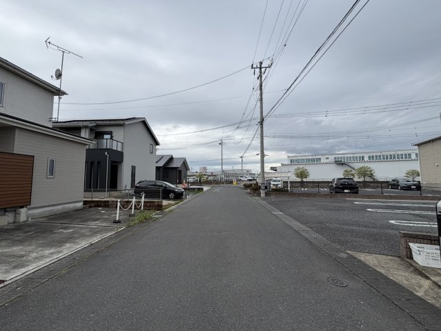 水戸市内原1丁目　新築戸建の前面道路含む現地写真