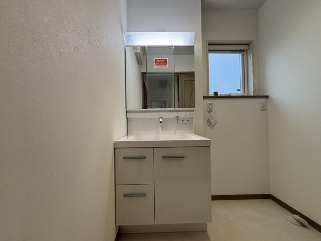 水戸市内原1丁目　新築戸建の独立洗面台|つなぎ目がなく汚れもさっとひと吹き！キレイアップカウンターにキレイアップ水栓♪