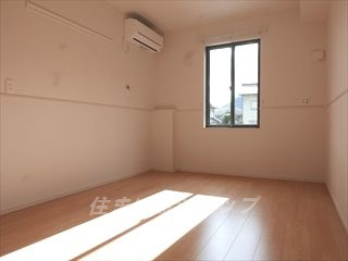 エスポワールの寝室|寝室にもエアコンあり