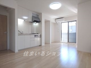 安芸高田市吉田町山手のアパートの居間・リビング|エアコン付き