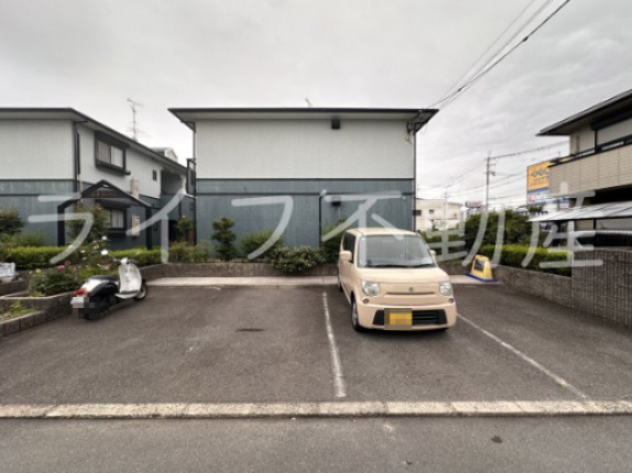 カサフェリスAの駐車場|カースペースがあります