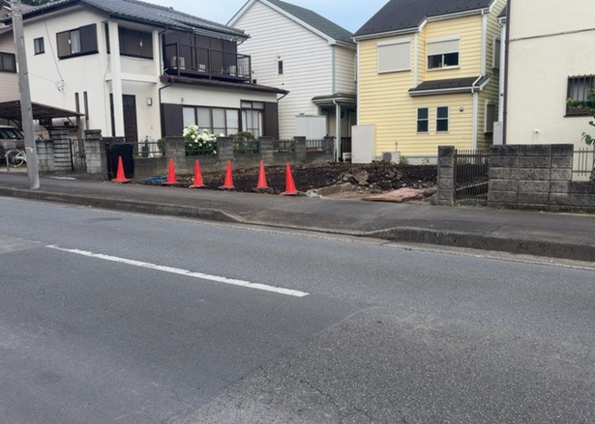 【外観】 | 土地購入を検討されている場合、境界杭がない状態で購入してしまうと境界確定測量をする必要があり、費用がかかります。購入の前に、売主、隣土地所有者立ち合いのもと境界を確定し境界杭を設置するのがベストです。