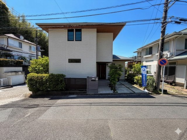戸塚区下倉田町　中古戸建て　第2の外観|◆一戸建てを中心とした街並みが整然と続き、周辺は高い建物が建っていないので、緑の多い閑静な趣を感じる環境です。街並みや周辺環境も重要なポイントです！！