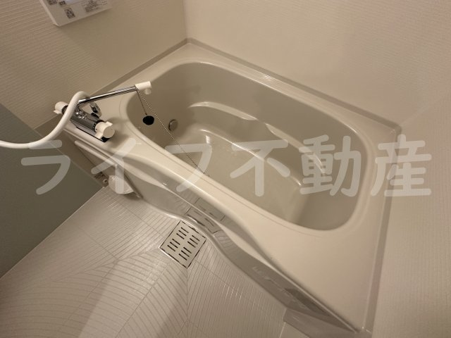 ルミエール若江岩田の浴室