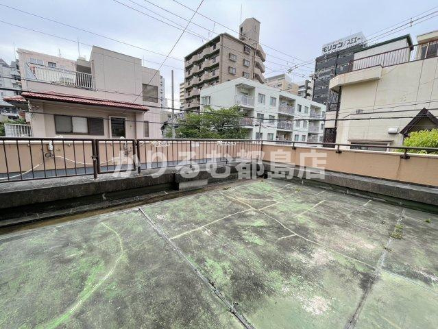 リアン中央の駐車場
