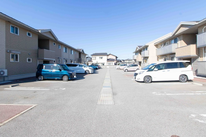 クオーレ　B棟の駐車場