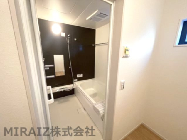 入間市東藤沢　新築分譲住宅の浴室