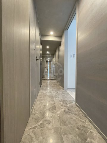 リンクハウス難波元町のロビー|リンクハウス難波元町　玄関姿鏡