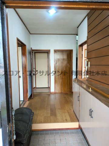 上溝中古戸建の玄関|明るい玄関です