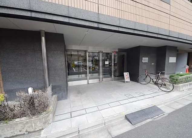 本駒込Kマンションのエントランス