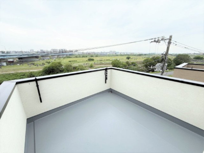 【バルコニー】 | 【仲介手数料５００万円が無料！！】■二子玉川駅７分■花火会場が目の前■南道路■陽当り良好 | 【諸費用５００万円ＯＦＦ！！】
家計応援サービスの限界に挑戦中！
■二子玉川駅７分
■広い屋上で花火大会が目の前で開催されます
■南道路面
■陽当り良好
■耐震等級最高評価
■省エネ性能ラベル