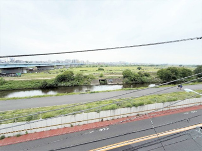 【バルコニー】 | 【仲介手数料５００万円が無料！！】■二子玉川駅７分■花火会場が目の前■南道路■陽当り良好 | 【諸費用５００万円ＯＦＦ！！】
家計応援サービスの限界に挑戦中！
■二子玉川駅７分
■広い屋上で花火大会が目の前で開催されます
■南道路面
■陽当り良好
■耐震等級最高評価
■省エネ性能ラベル
