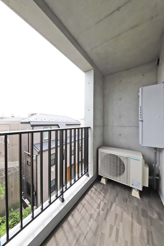 エクセルシオール荏原町のバルコニー