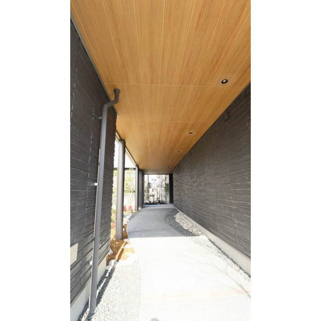 各務原市蘇原村雨町３丁目の賃貸マンションのエントランス