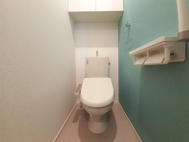 ドムスサンセールⅥ　Ａのトイレ|落ち着いた色調のトイレです