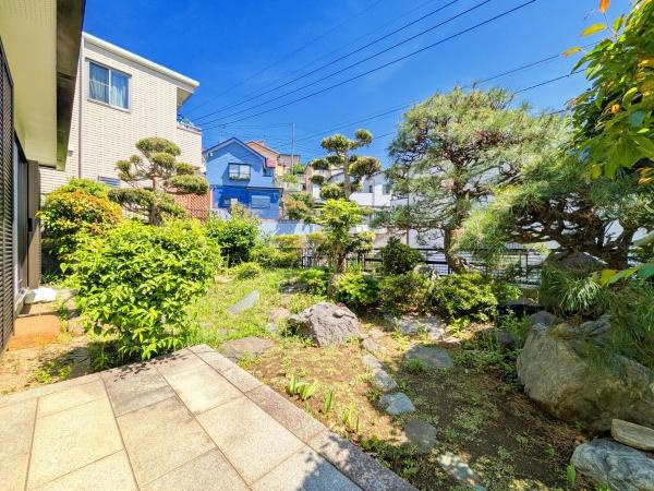 横浜市磯子区杉田９丁目の中古一戸建の庭|お庭もあるのでガーデニングなども楽しめます。