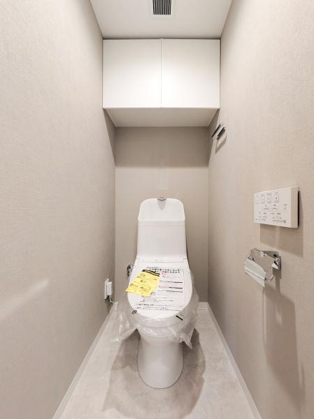 シティハウス上大岡のトイレ|清潔感のある内装のすっきりとしたデザインのトイレです。
水周りが綺麗だと安心ですね。
