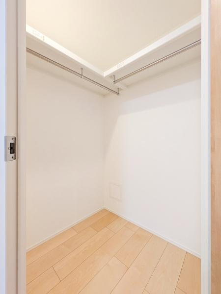 シティハウス上大岡の収納|WICでお部屋もスッキリと利用できます！
洋服以外にも収納できるのは嬉しいポイント！